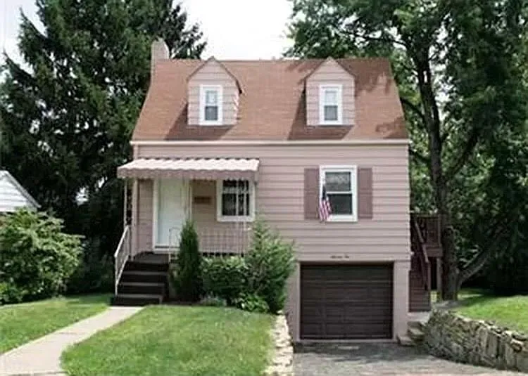 1110 Cloverfield Dr photo 1
