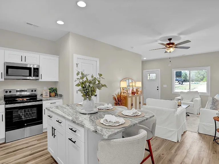479 Blue Bluff Ln — Photo 10