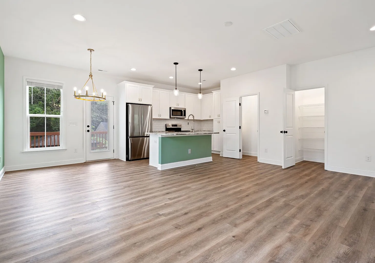 Bright & Airy Home on a Quiet Street in Durham! — Photo 4