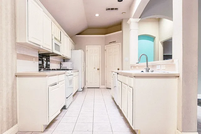 8017 Springmoss Dr — Photo 9