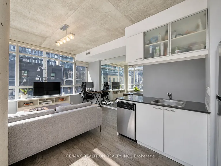 218 King St E #320 — Photo 13