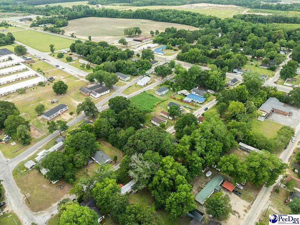 2nd image of Mapletree Dr