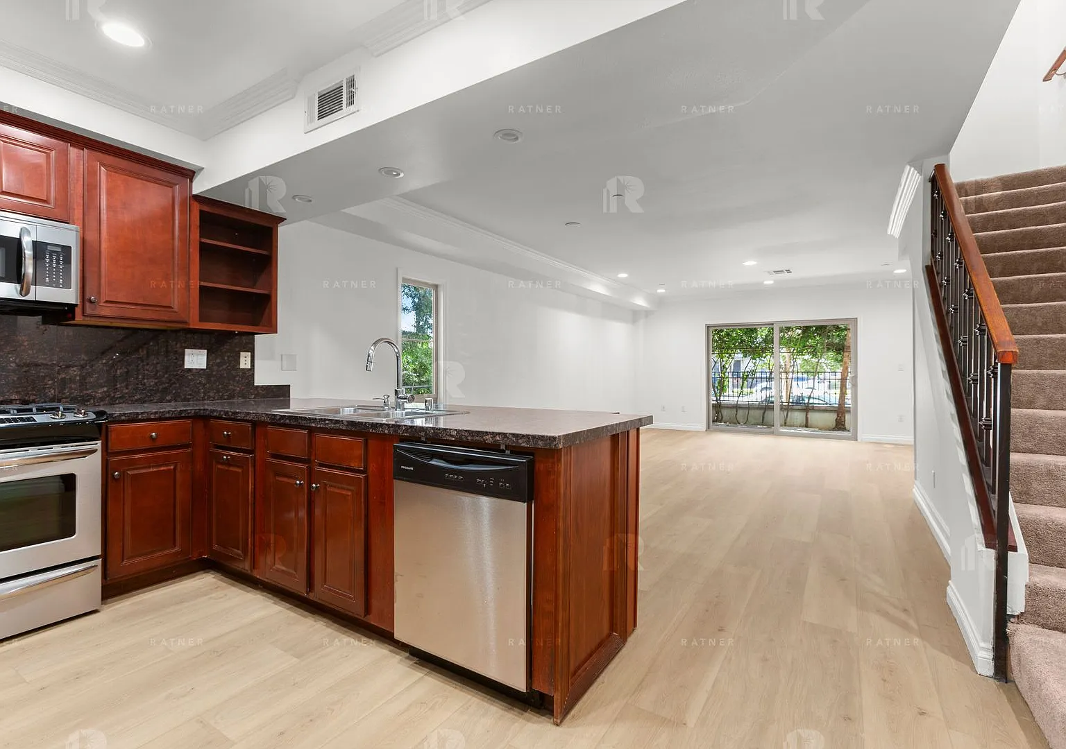 (An/Ti/Yo:A) 5056 Laurel Canyon Blvd — Photo 4