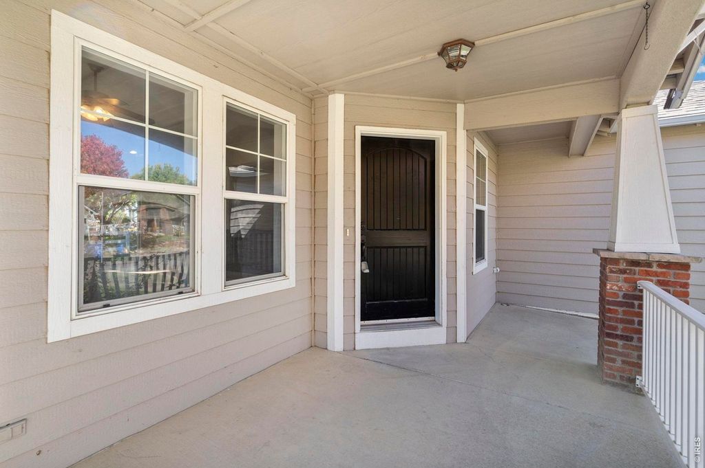 1398 Warbler St