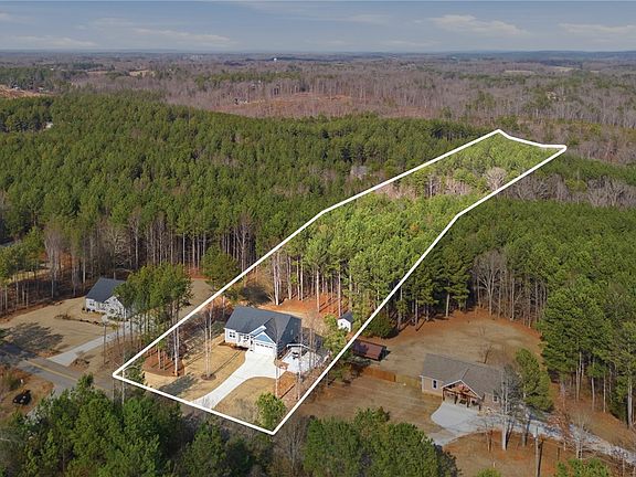 3rd image of 135 McAlister Rd