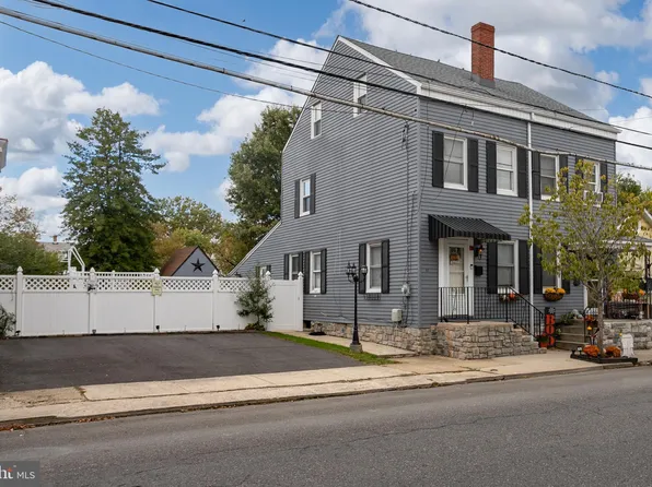 41 Elizabeth St, Bordentown, NJ 08505