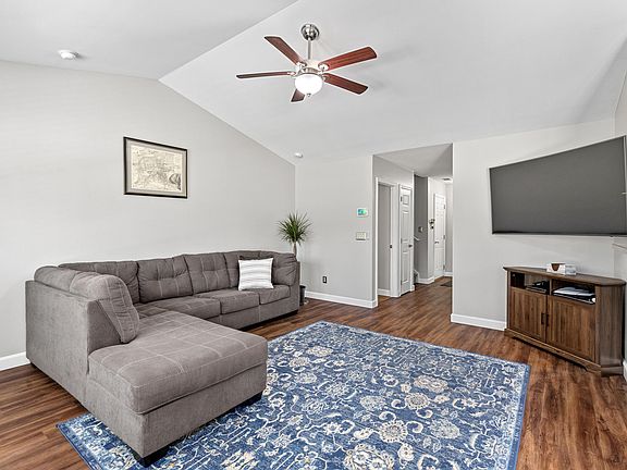 5th image of 207 Sparkleberry Ln