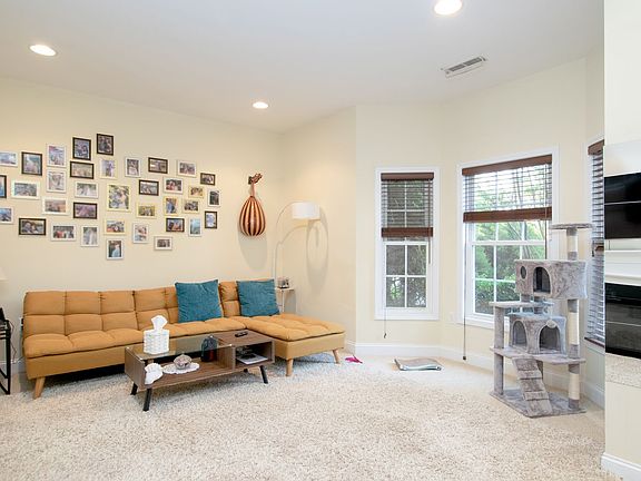 3rd image of 165 Phoenix Blvd NW