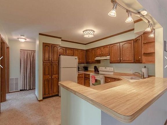 5th image of 645 Westridge Dr APT 12