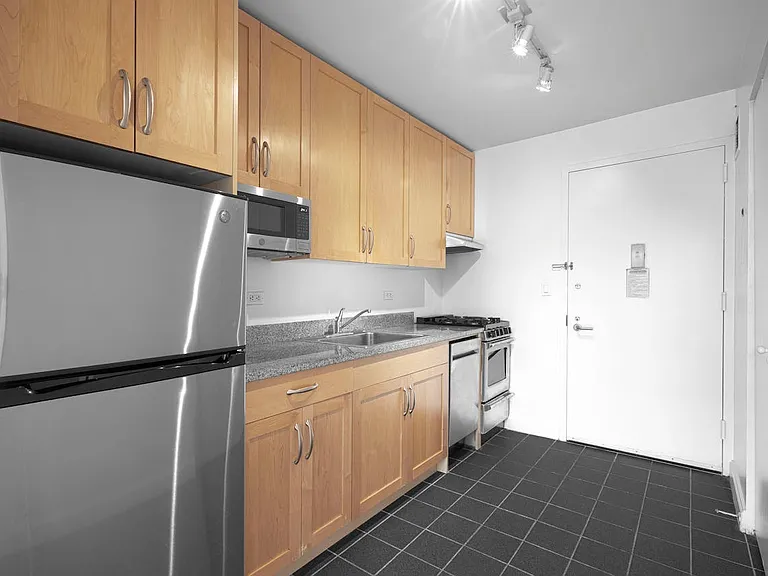 360 W 43rd St #N7E — Photo 3