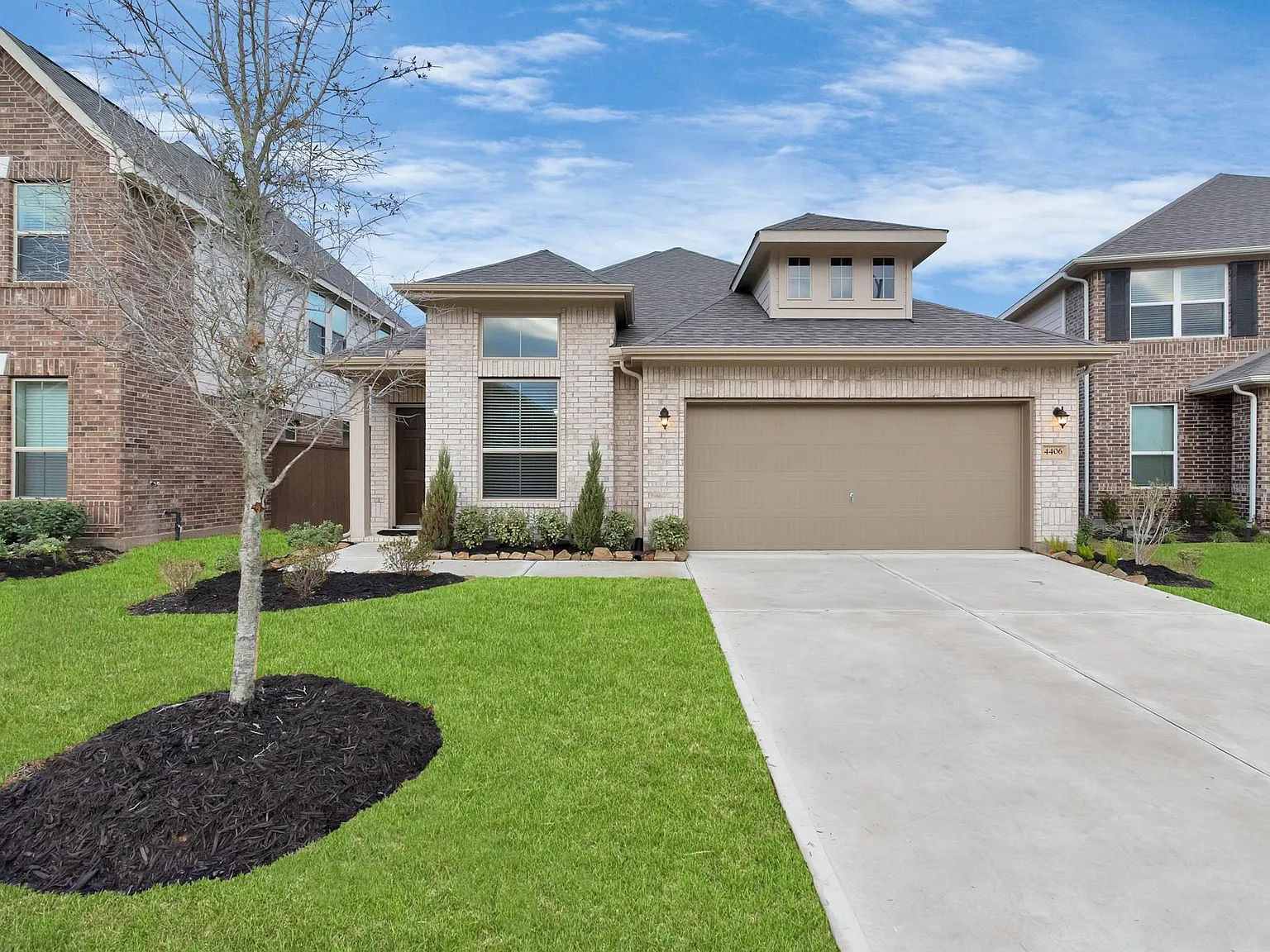 4 bed, 2.0 bath, 1792 sqft, $2,300 — Photo 3