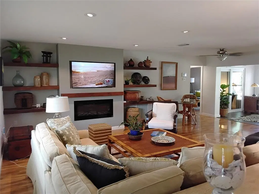 3 bed, 2.0 bath, 1519 sqft, $4,250 — Photo 4