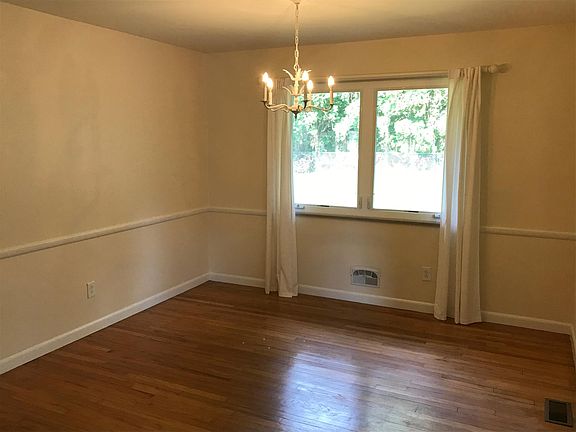 3rd image of 3944 Kioka Ave