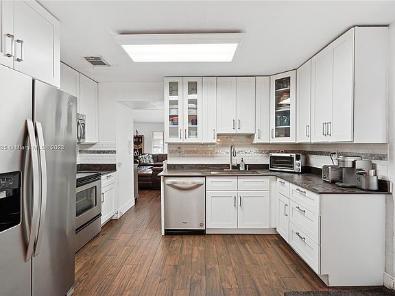 2nd image of 4000 SW 82nd Ter