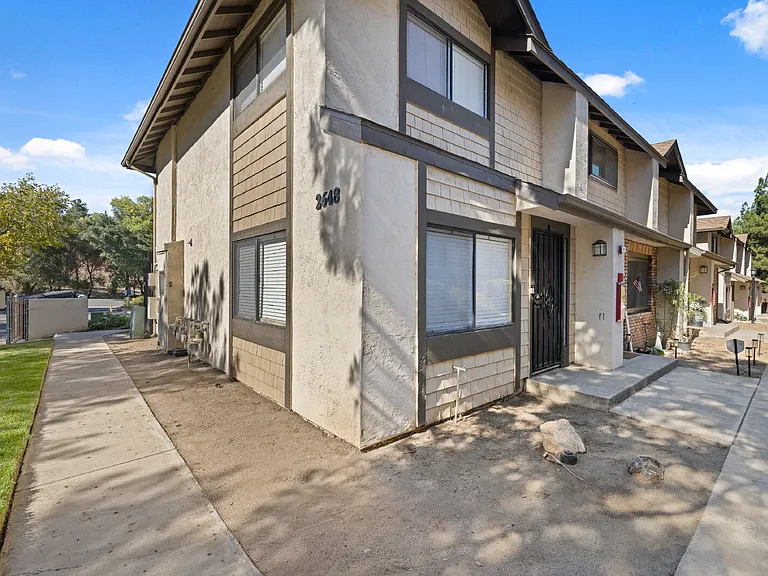 2648 Alpine Blvd #A — Photo 1