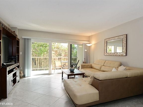 3rd image of 1021 Hillsboro Mile APT 103