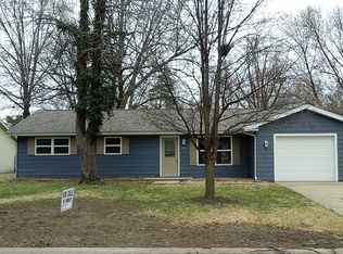 733 Deerfield Rd, Chatham, IL 62629