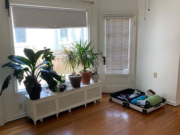 3rd image of 1821 C St APT A