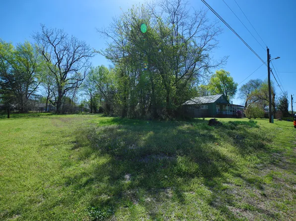 N Hazel St, Grove, OK 74344