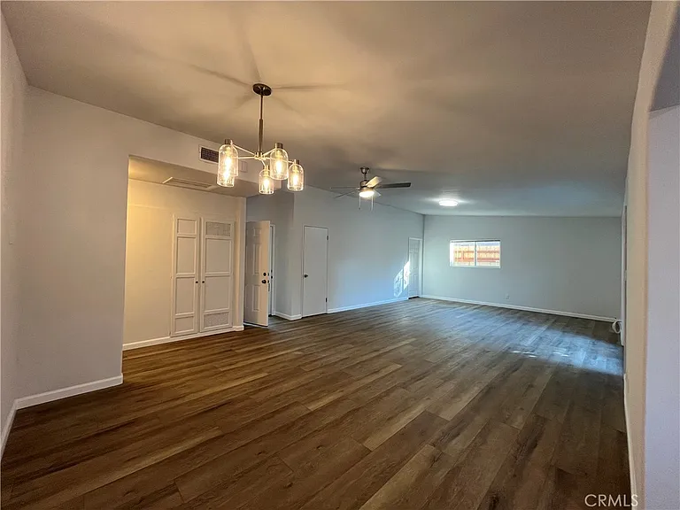 18708 Keswick St #18708 — Photo 3