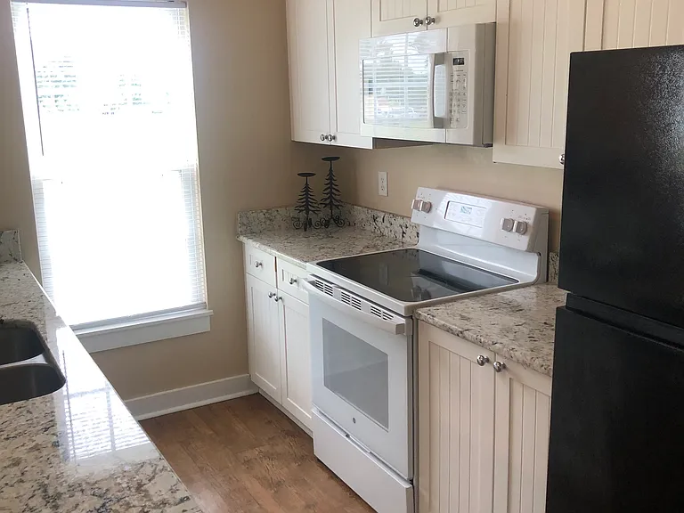 290 Twin Oaks Dr #B — Photo 10