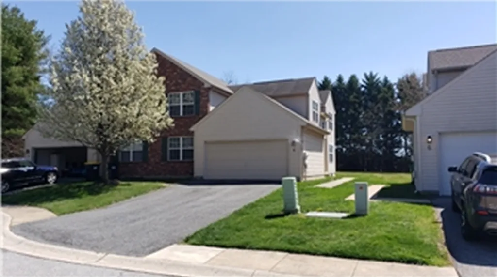 3 bed, 2.5 bath, $2,495 — Photo 1