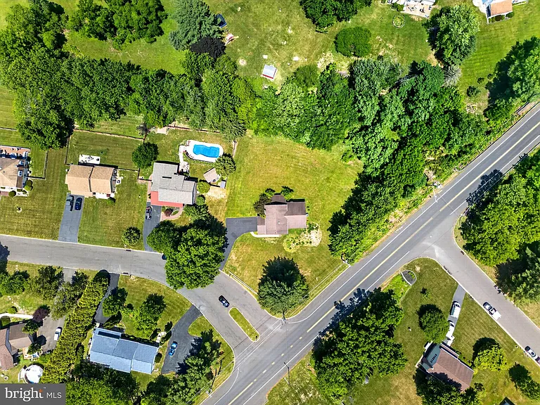 2 Merry Dell Dr — Photo 3