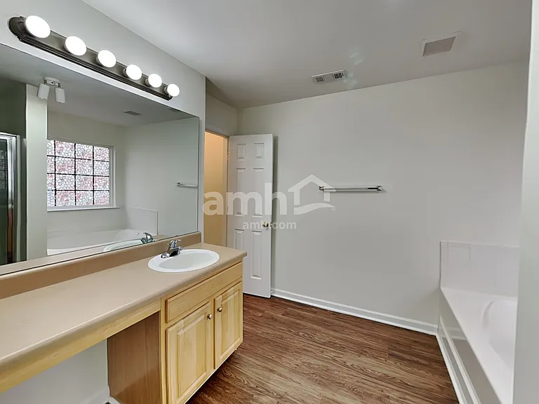 19140 Kanawha Dr — Photo 12