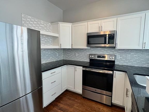 2nd image of 914 Campbell Ave SW #A
