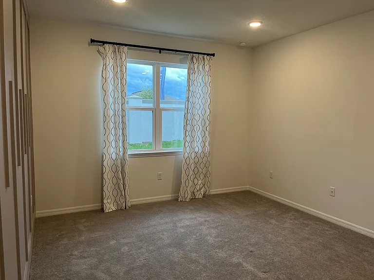 1658 Blue Lagoon Cir — Photo 24