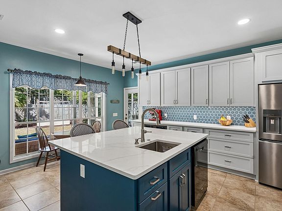 3rd image of 733 Ginglis Way