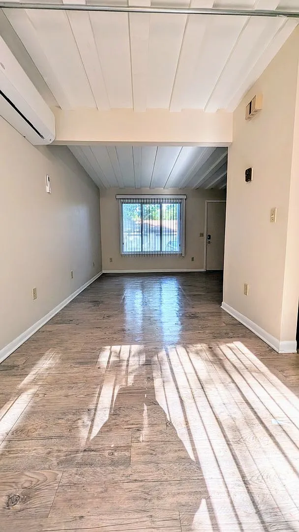 2 bed, 1.0 bath, 873 sqft, $1,295 — Photo 4