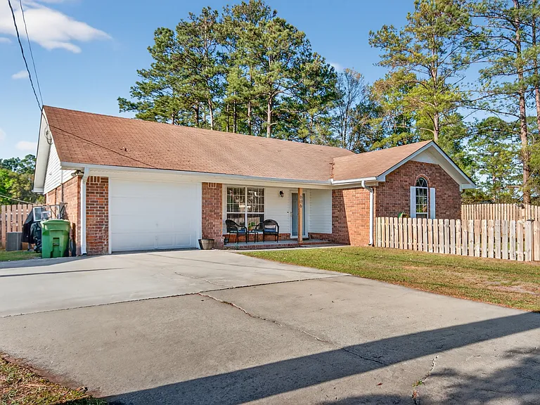 606 Windhaven Dr — Photo 2