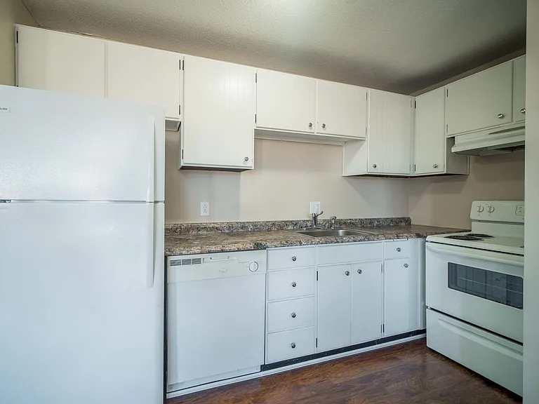 Holiday Meadows Apartments — Photo 16