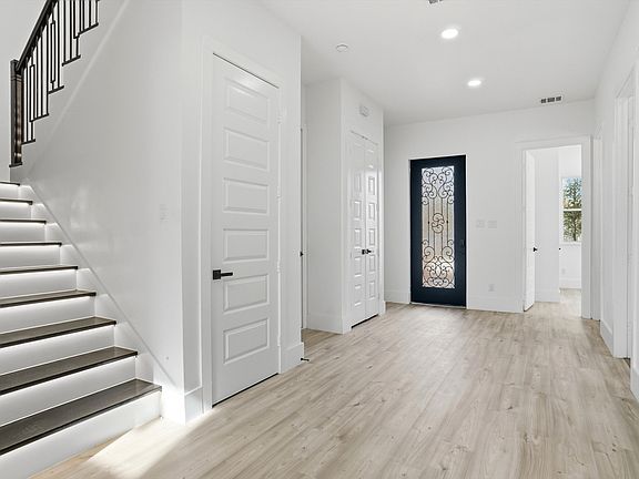 5th image of 118 Willow Ln