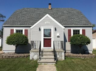 1615 Armstrong St, Marinette, WI 54143