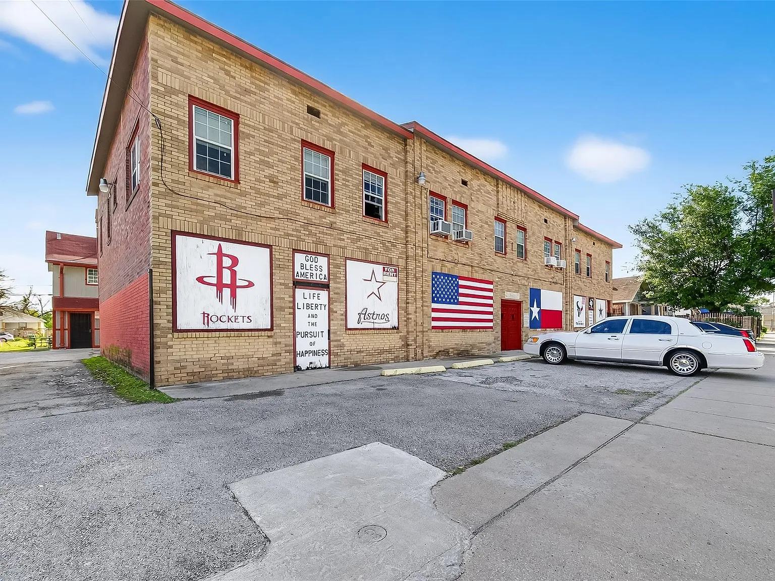 1 bed, 1.0 bath, 700 sqft, $1,000 — Photo 2