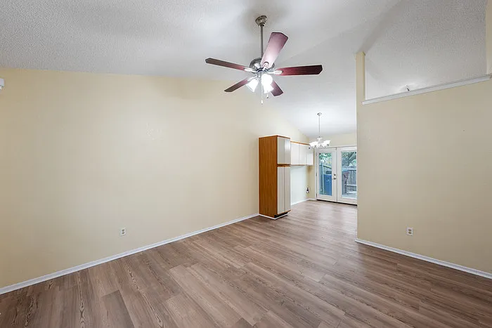 1015 E Yager Ln #41 — Photo 15