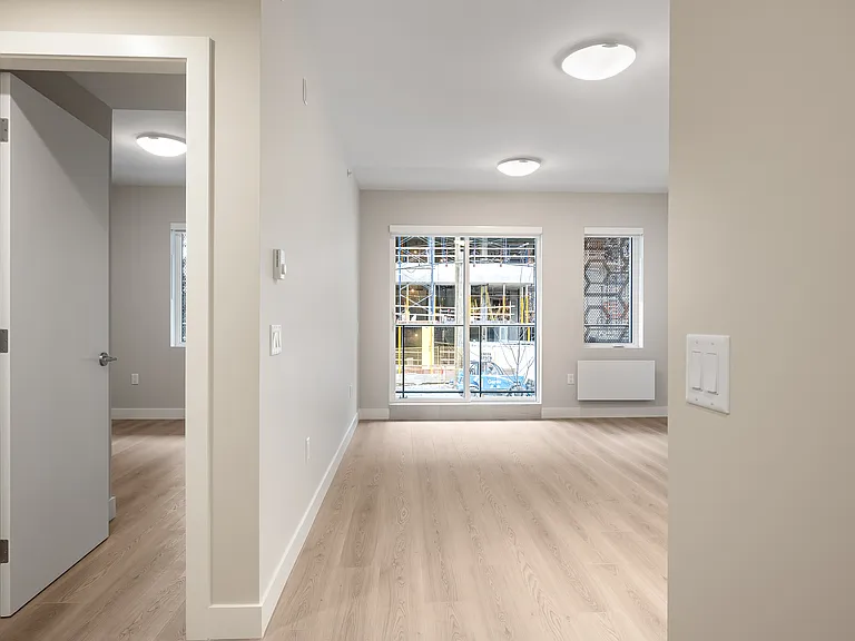 641 Claremont St — Photo 15