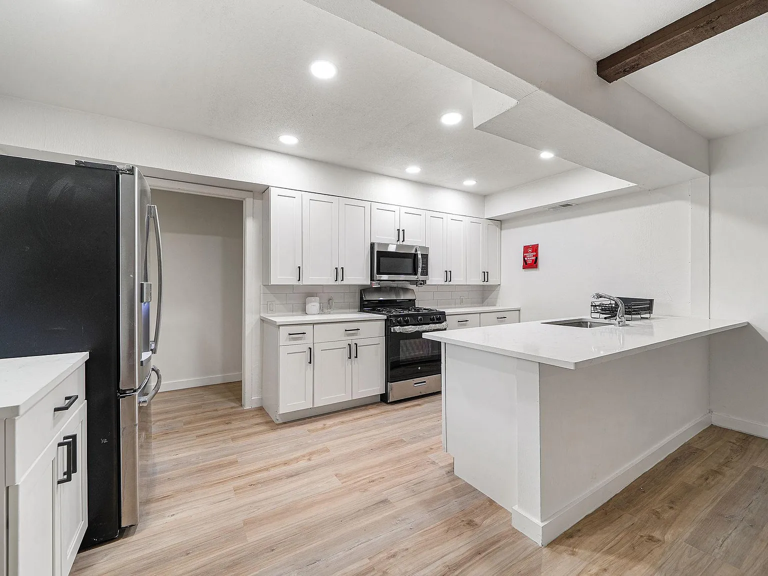 4 bed, 2.0 bath, 2769 sqft, $866 — Photo 2