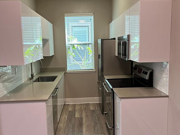 2nd image of 215 Shoreline Ct