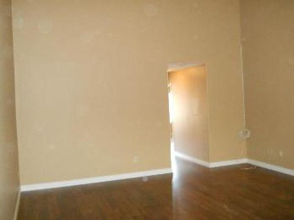 5th image of 10590 Lakeside Dr N