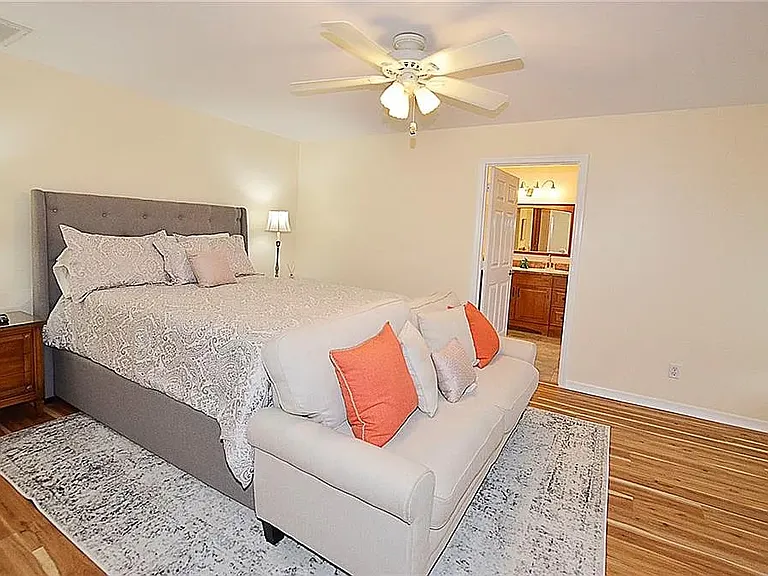 745 38th Ct — Photo 7