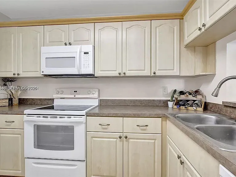 561 NW 100th Pl #201 — Photo 15