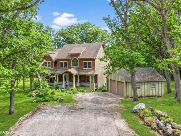 4110 Valley View Rd, Crystal Lake, IL 60012