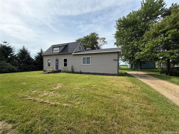 6447 Peck Rd, Brown City, MI 48416