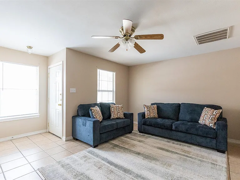 136 Nolan St #B — Photo 3