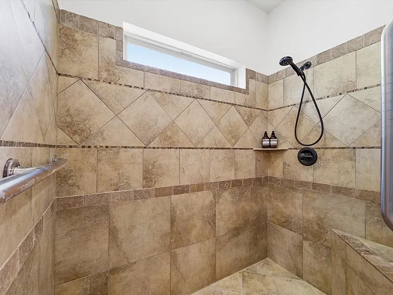 570 S Point Ct — Photo 24