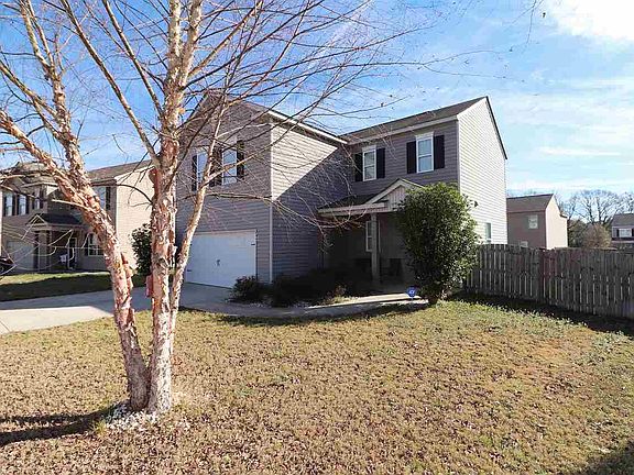 3rd image of 121 Broomsedge Ln