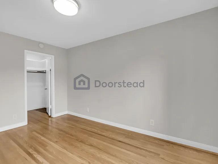 2913 Bayview Dr — Photo 32